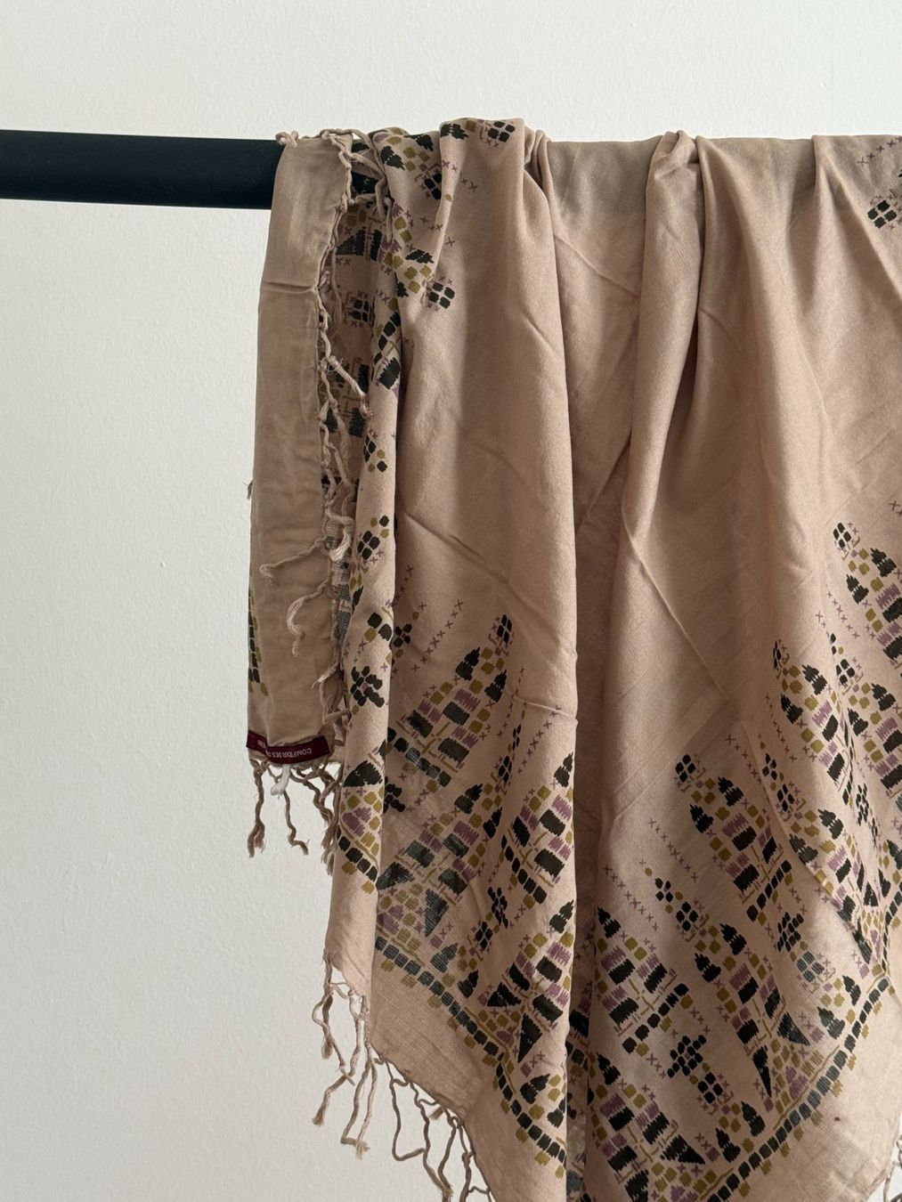 Comptoir des Cotonniers Foulard & Sciarpe: Comptoir des Cotonniers Schal mit Fransen – Usato da Basel venduto da Smarten 1