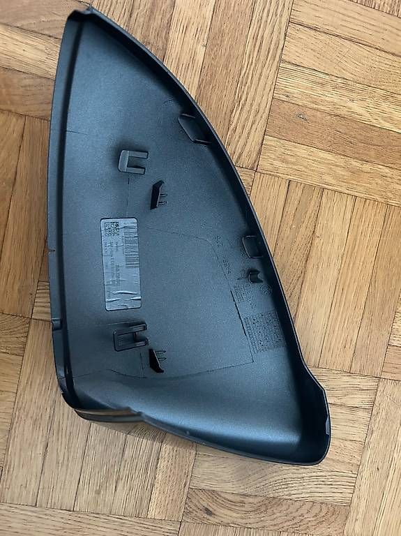 Tutti pezzi di ricambio auto: Coque rétroviseur VW Golf Référence 2045.3288 – Usato da La Tour-de-Peilz venduto da tof_sl8j 2