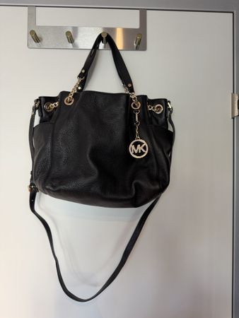 Michael Kors Tasche Leder Schwarz mit Goldkette guter Zustan