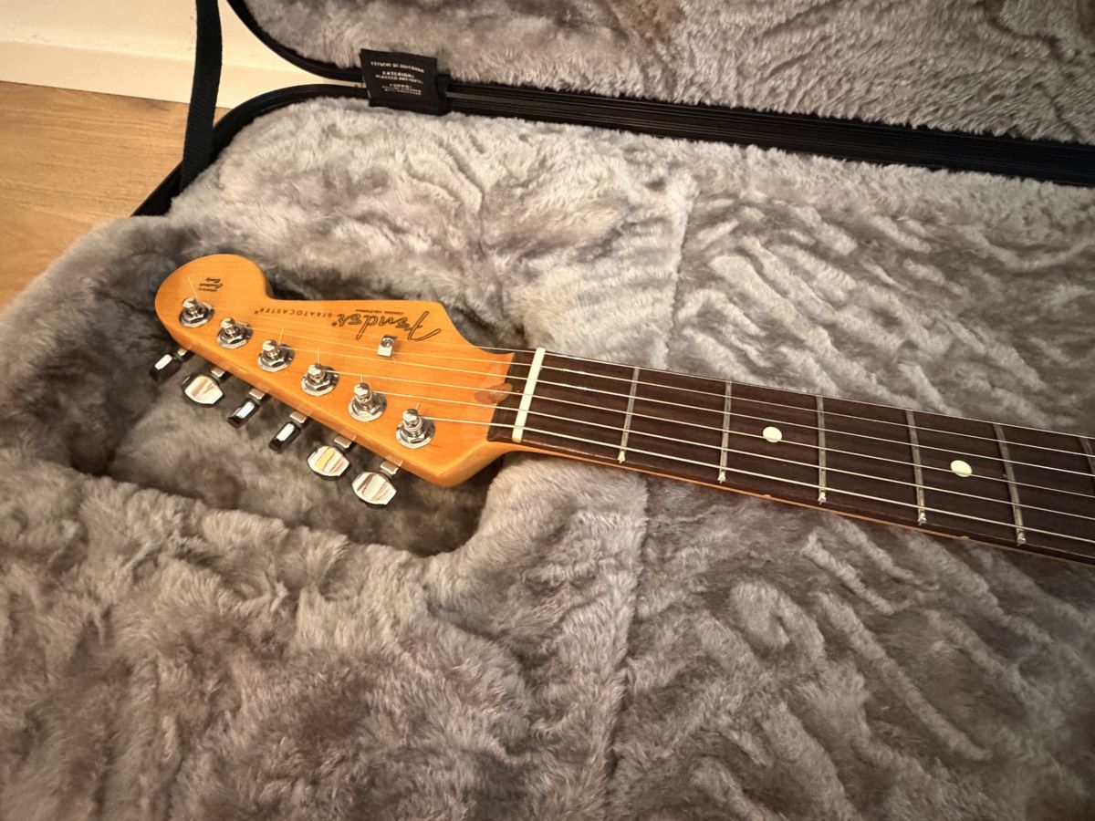 Fender Strumenti musicali: Fender AM Pro II Miami Blue HSS – Usato da Winterthur venduto da R2D_Y7C 2