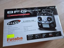 T-Rex 450 mit Futaba-Steuerung 8FG Super 14 Kanal