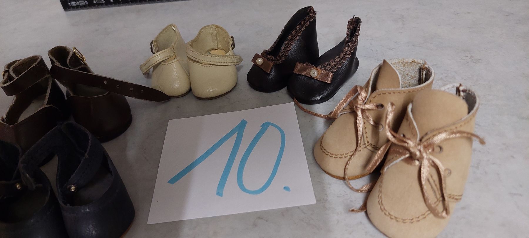 Sasha Morgenthaler Bambole: 5Paar Puppenschuhe  – Usato da Muri AG venduto da nindo1 9