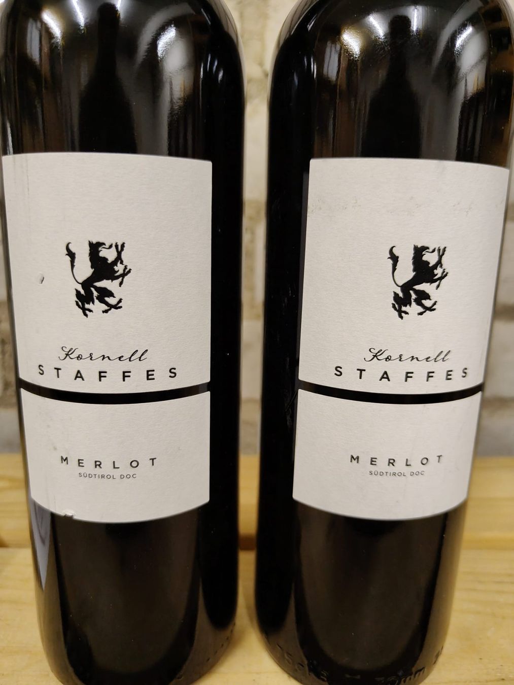 Vino: 2x 2016 Kornell Staffes Merlot Riserva – Nuovo (secondo la descrizione) da Münchenstein venduto da wusmarino 1