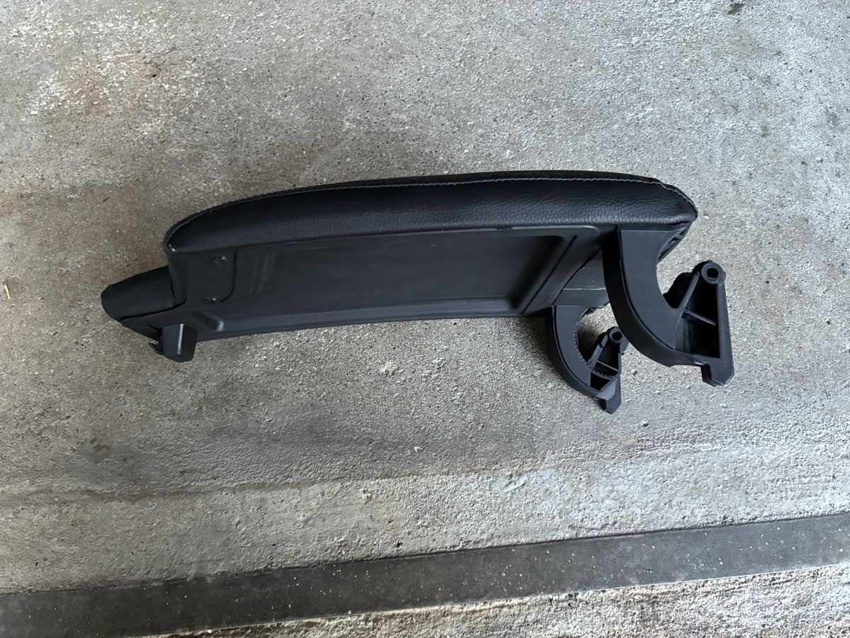 BMW Tutti pezzi di ricambio auto: BMW E90 Mittelarmlehne – Nuovo (secondo la descrizione) da Emmenbrücke venduto da nne_hm9j 2