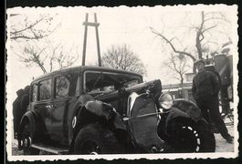Fotografie Auto, nach zusammenstoss zers