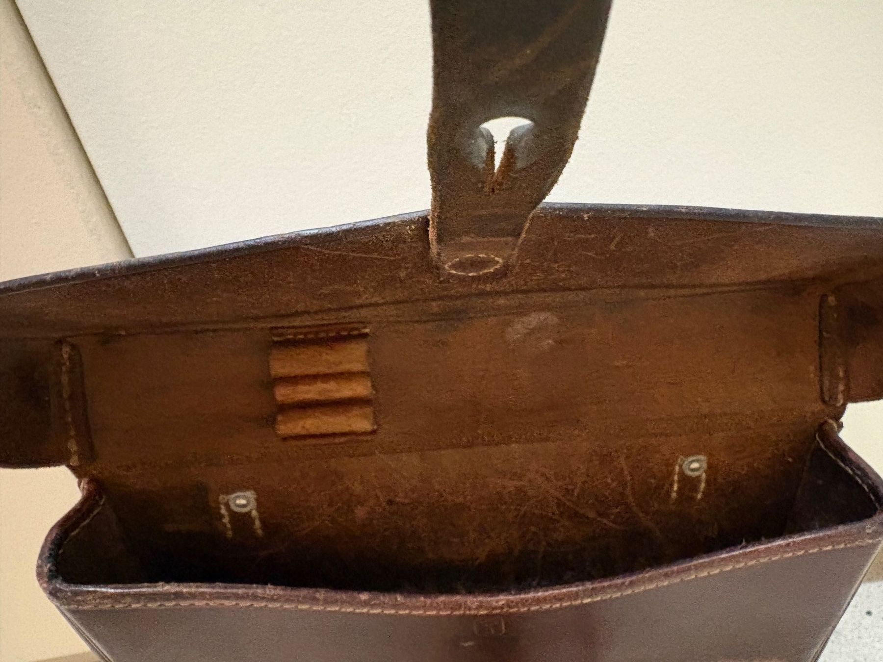 Schweizer Armee Taschen: Robuste Militärtasche aus Leder – Gebraucht aus Arlesheim von Spielmax 3