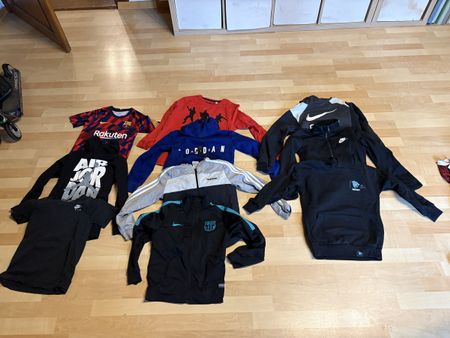 Lot de vêtements garçon marques Nike, Adidas, Mister Beast
