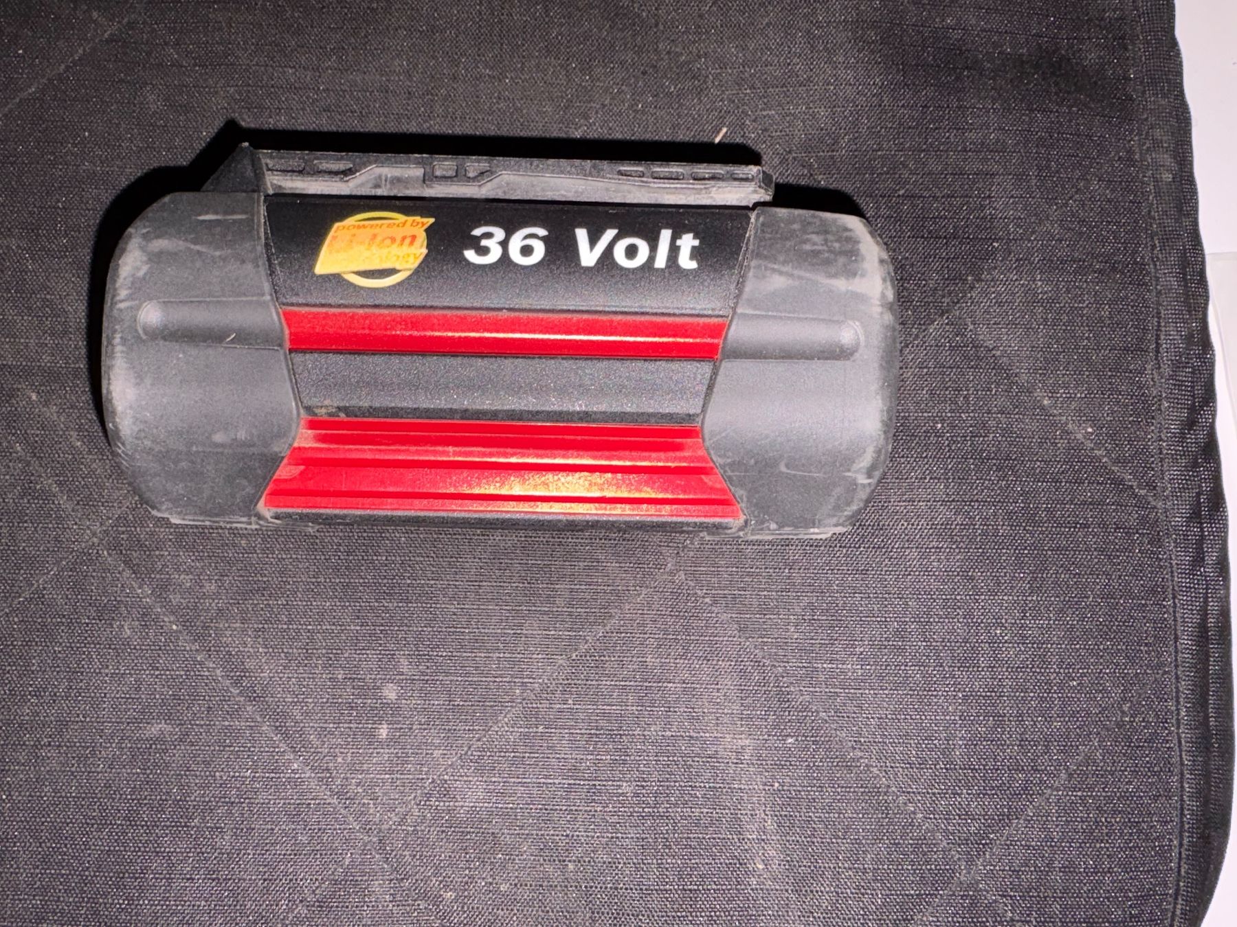 Bosch Caricatori & Batterie: Bosch Akku 36V ---- 2.6Ah – Usato da Lausen venduto da sen_jm7c 1