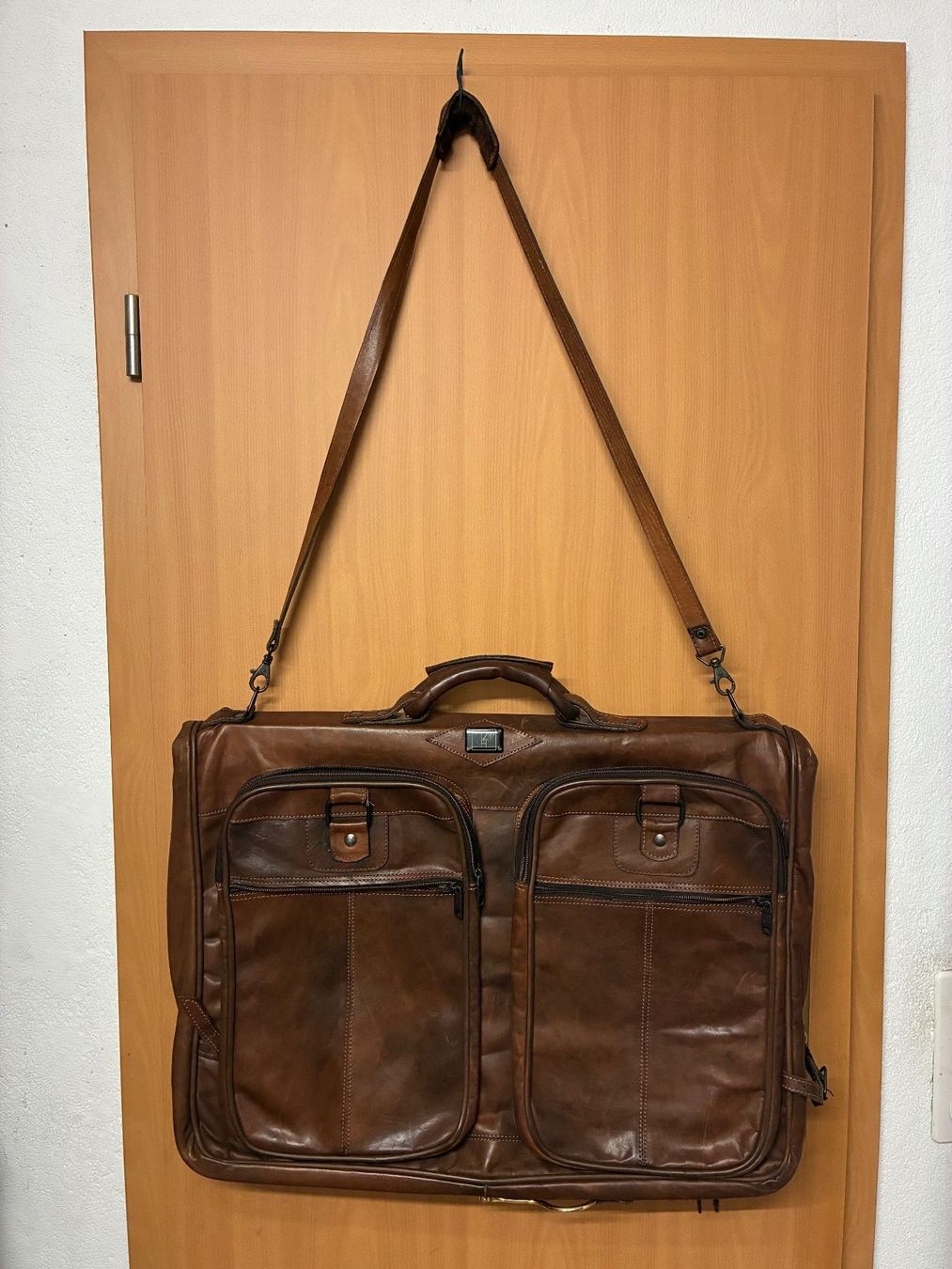 Vera Pelle Taschen: Borsa porta abiti in pelle – Neu (gemäss Beschreibung) aus Savosa von Fransis 4