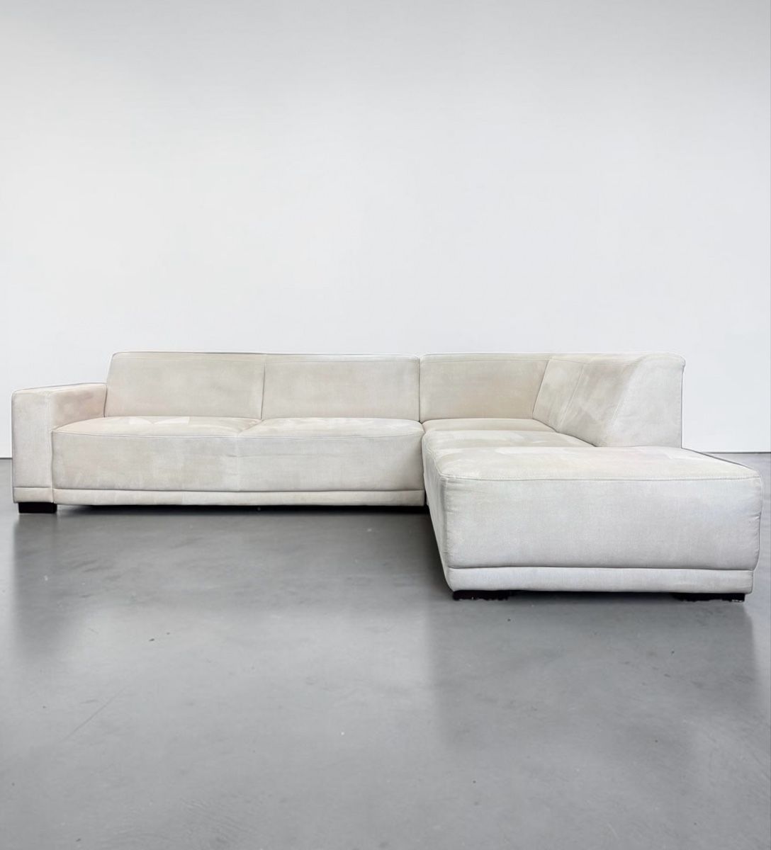 Divani: Ecksofa Creme-Silber aus Alcantara – Usato da Bachenbülach venduto da Sofalab.swiss 6