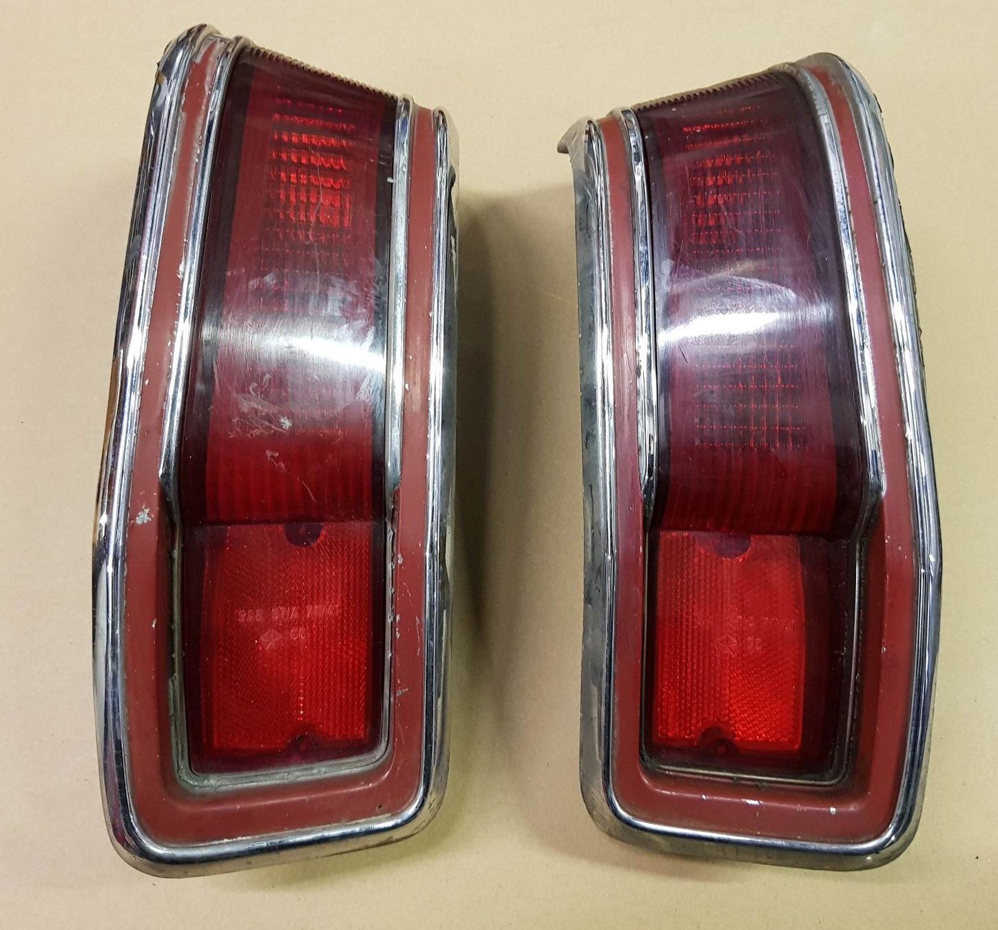 Alle Autoersatzteile: 1971 Valiant Hecklampen – Gebraucht aus Niedergösgen von usc_8qc6