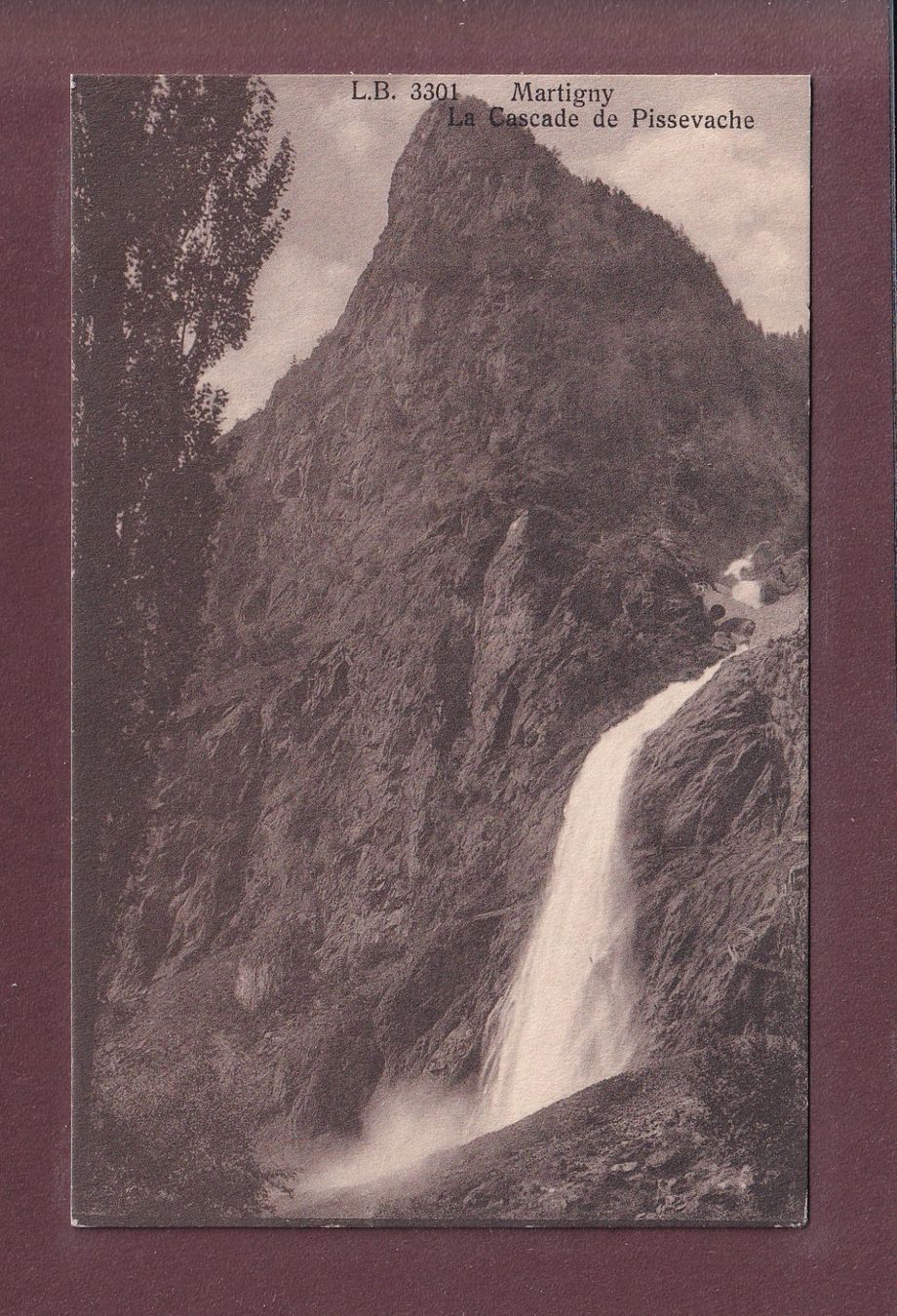 Cartoline postali: MARTIGNY - Cascade de Pissevache – Usato da Pully venduto da nicecards