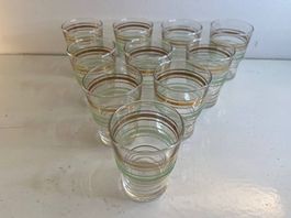 Dix verres à liqueur granité vert acidulé liseré doré 1950s