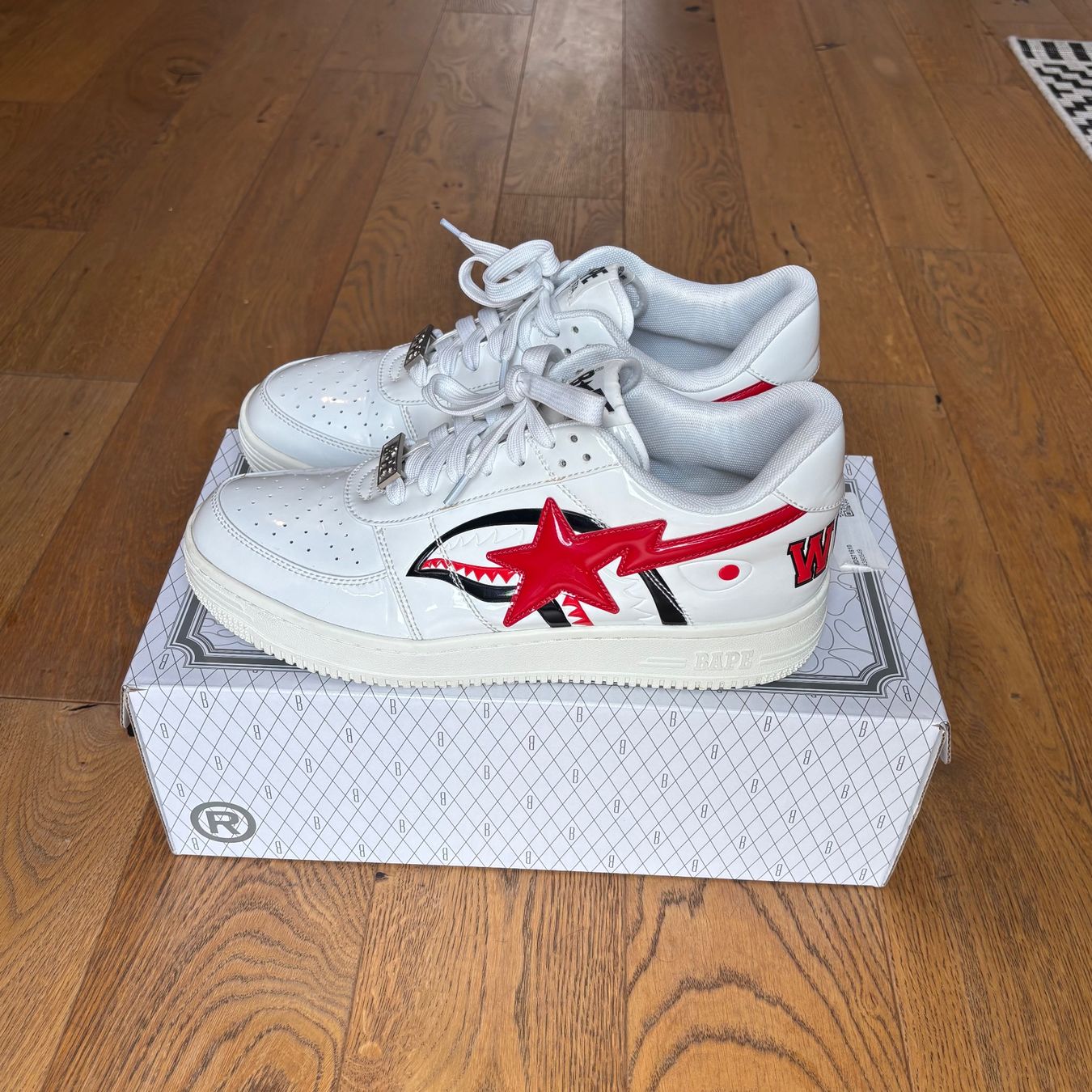 Bape Scarpe da uomo: A Bathing Bape BAPESTA low shark blanc – Usato da Pâquier-Montbarry venduto da dloic_