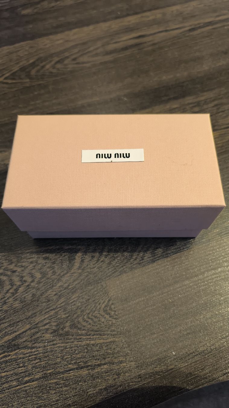 Altro in  Abbigliamento & Accessori: MiuMiu Brillenetui  – Nuovo e nell'imballaggio originale da Ossingen venduto da kro_nrz6 2