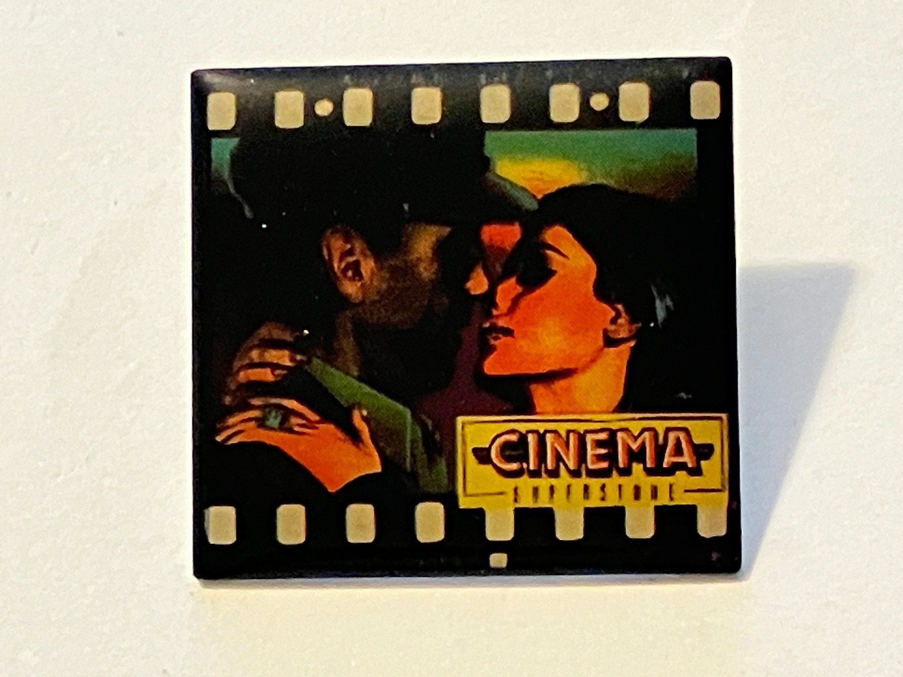 Placchette & Badge: 1 Pin Cinema – Usato da Basel venduto da djwwpp