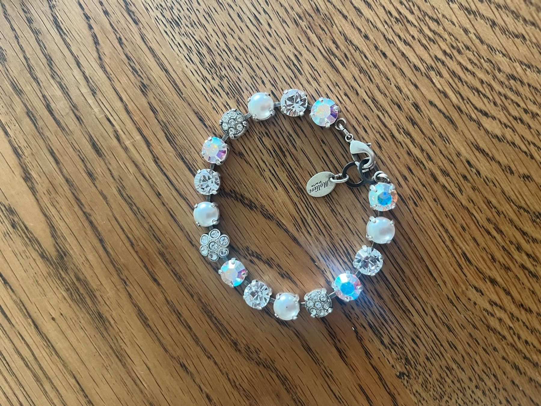 Armbänder & -reifen: Silbriges Armband mit Glitzersteinen. – Gebraucht aus Stans von valeriamanuela
