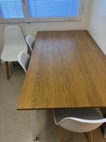 Holztisch mit 4 Stühlen