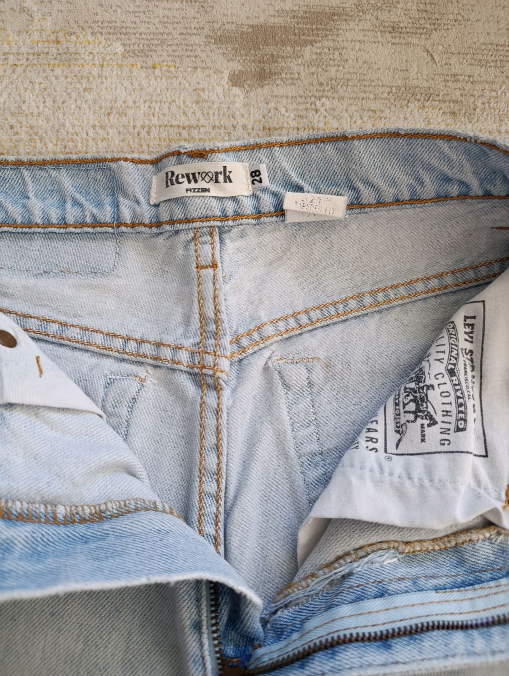 Levi's Jeans: JEAN LEVI'S REWORK 521 W28 – Gebraucht aus Sierre von shirley04 2