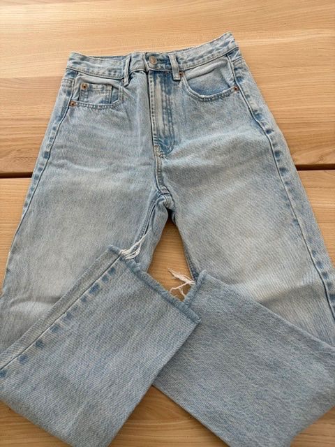 Stradivarius Jeans: Jeans Stradivarius – Gebraucht aus Binningen von son_x7yt 1