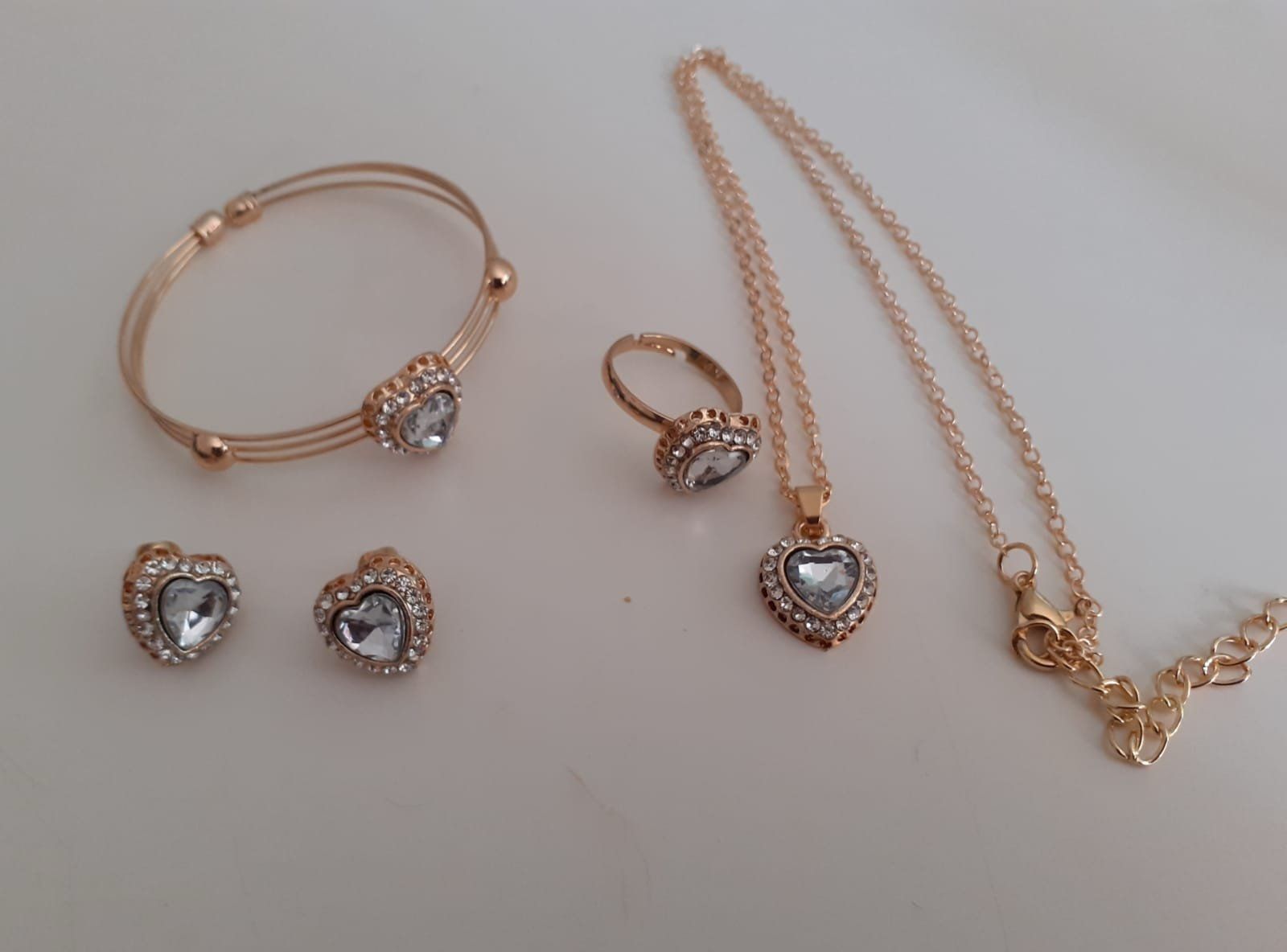 Sonstiger Schmuck: Schmuck Set 4 teilig – Neu und originalverpackt aus Stansstad von kam_5wgj