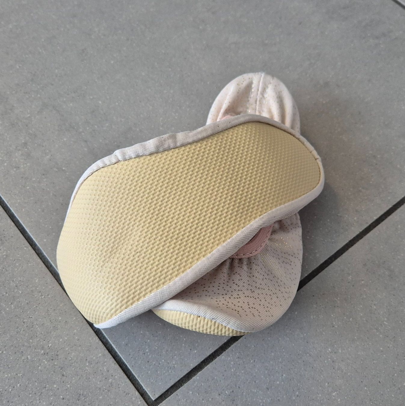 Schuhe für Mädchen: Turnschläppli Grösse 28 – Gebraucht aus Würenlingen von mwimmer 1