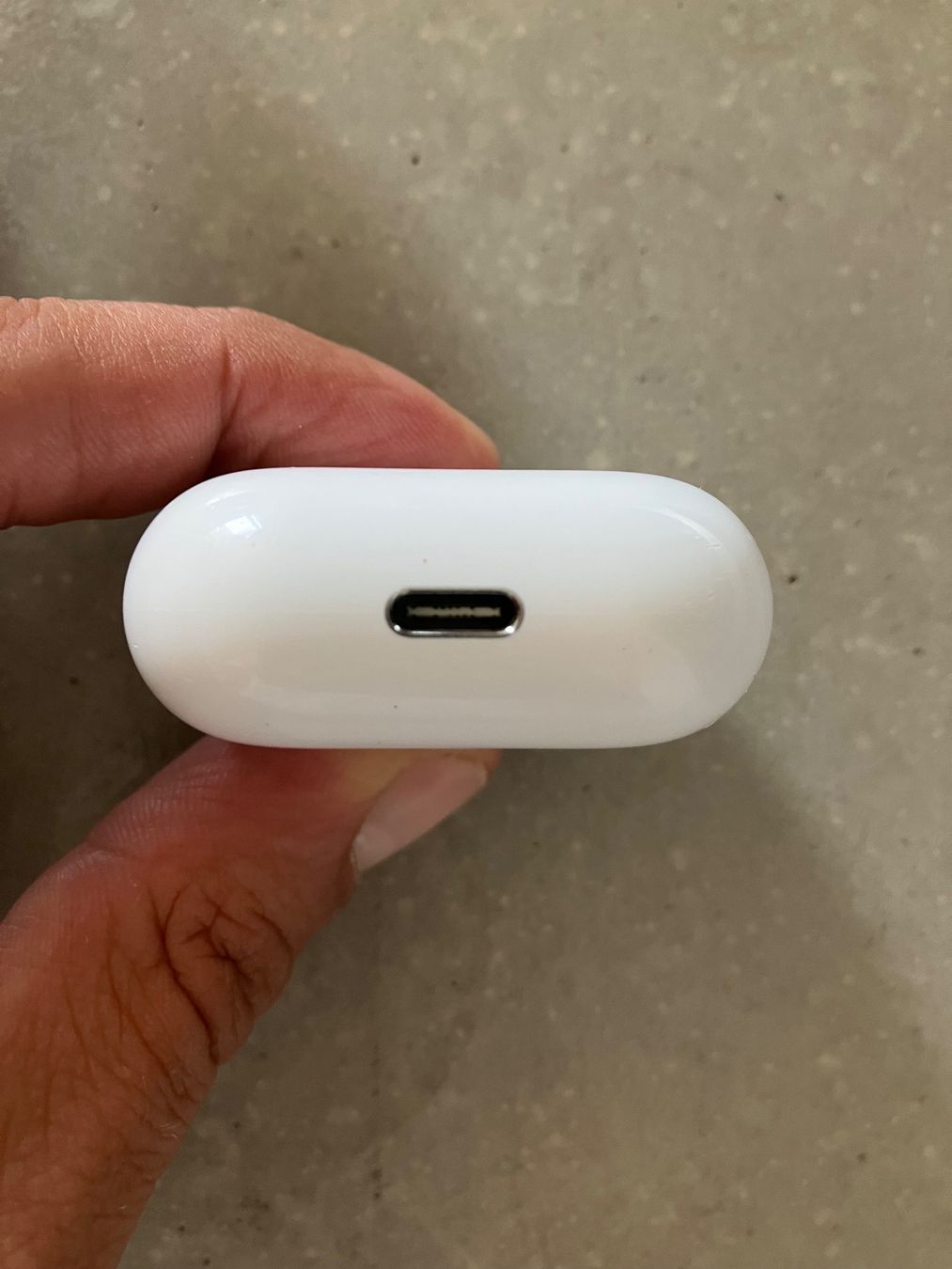 Apple Casques audio: APPLE AIRPODS 4 CASE – D'occasion à Lausanne par mr.v 7