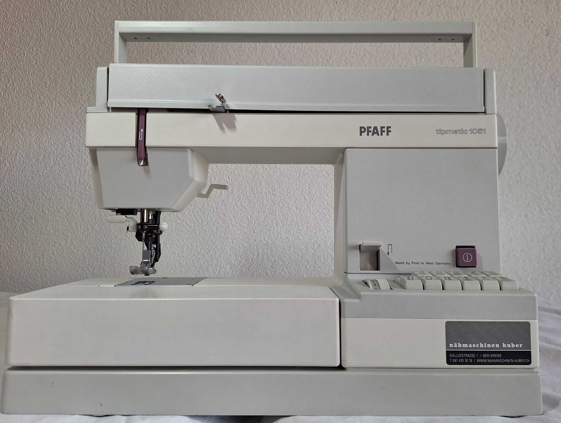 Pfaff Macchine da cucire: PFAFF Nähmaschine 1051 – Usato da Hochdorf venduto da Guidoni 1