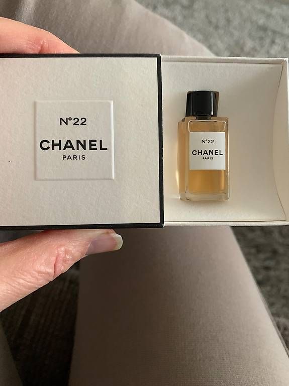 Profumi & Eau de Toilette: Miniature Chanel numero 22  – Usato da Etoy venduto da san_78xt
