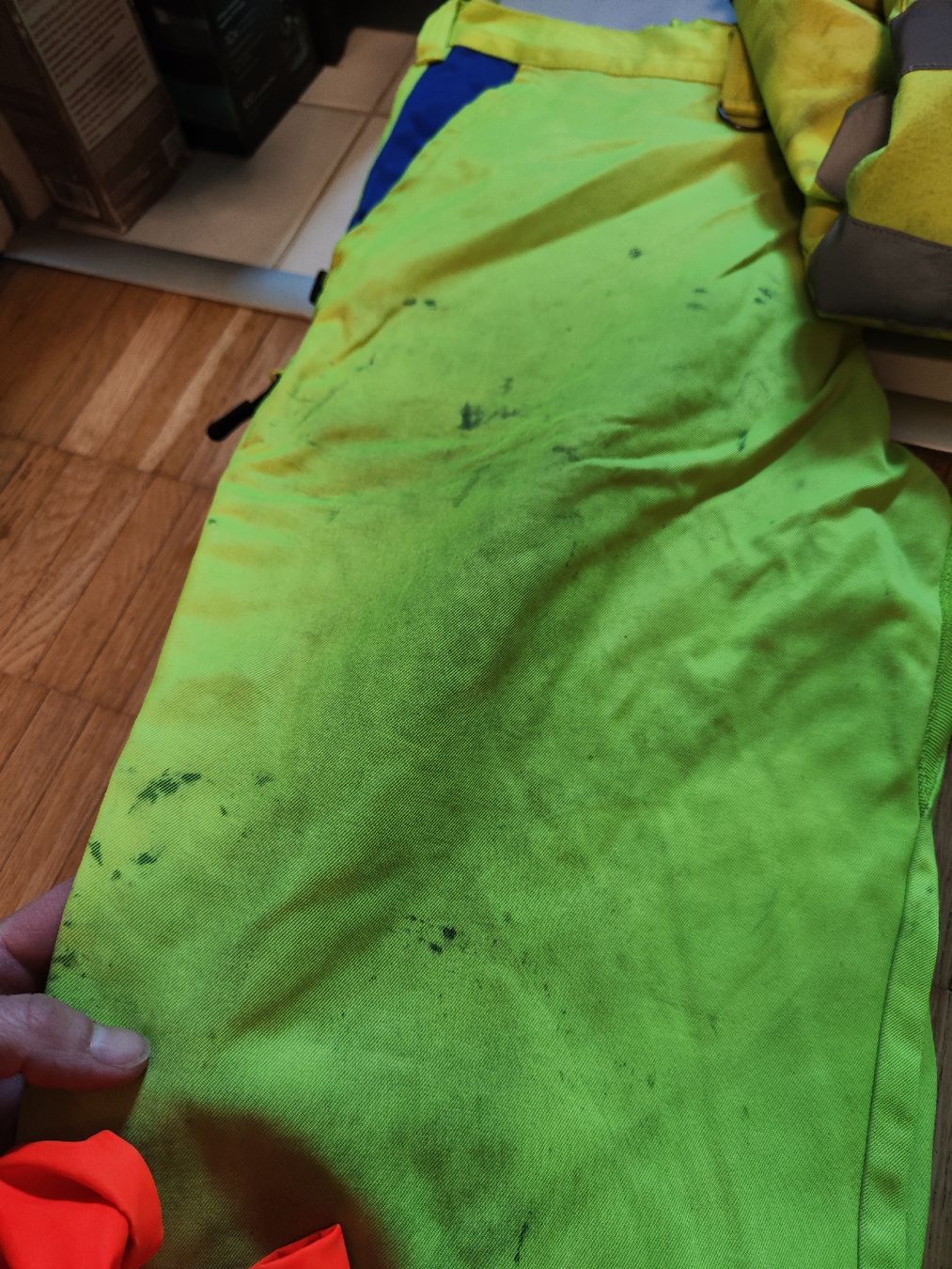 Kleiderpakete: lot vêtements sécurité 54/56 utilisés – Gebraucht aus Arconciel von Tilea08 1