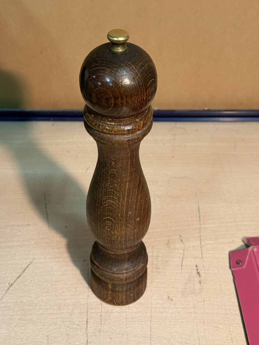 Küchengeräte: Vintage PEUGEOT Pepper Mill - Timeless Kitchen Accessory – Gebraucht aus Lausanne von artnouveau04 1