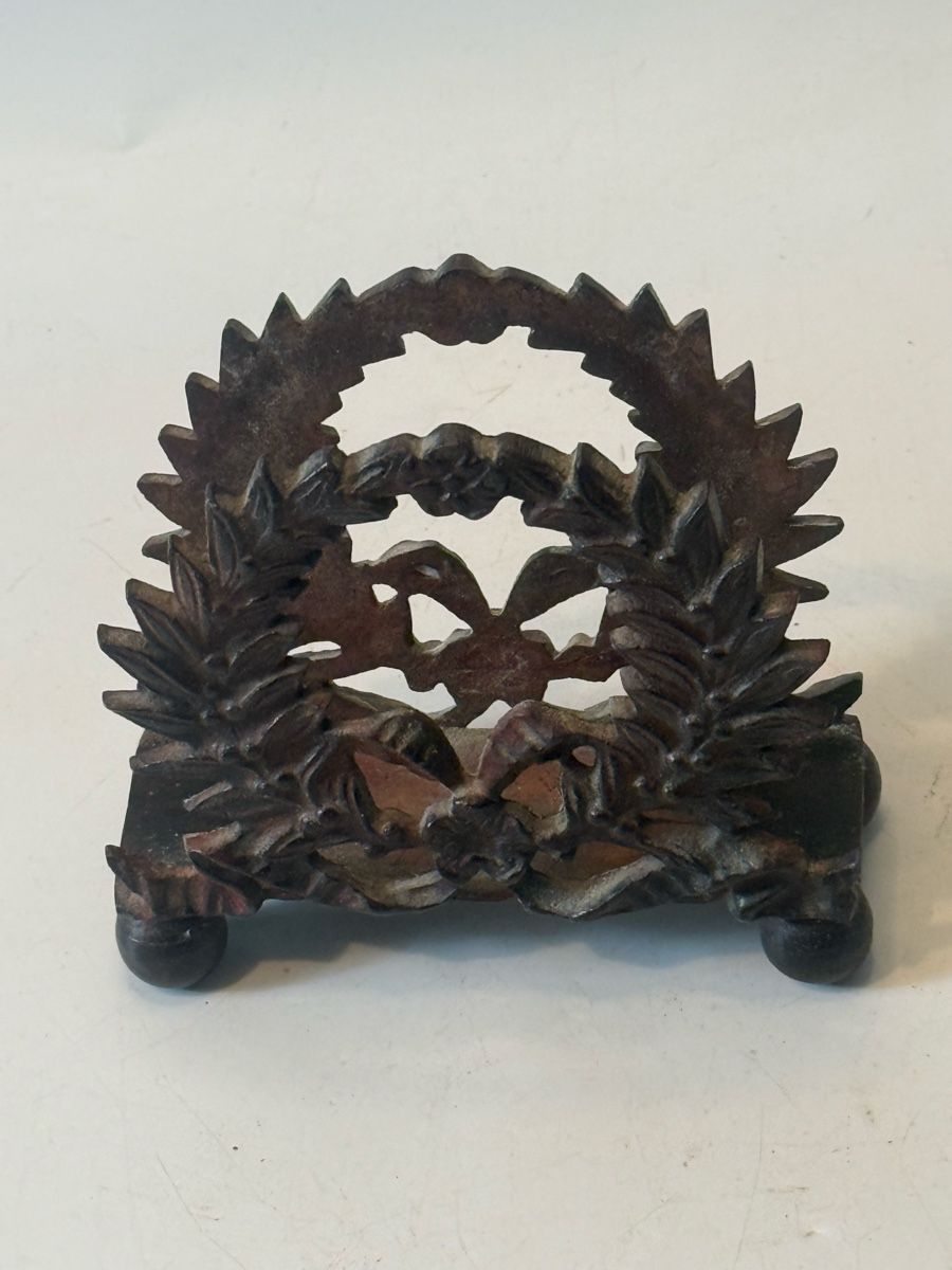 Altro in Decorazioni & Accessori: Kleiner dekorativer Briefständer / Kartenhalter Metall – Usato da Grenchen venduto da swiss.antiques