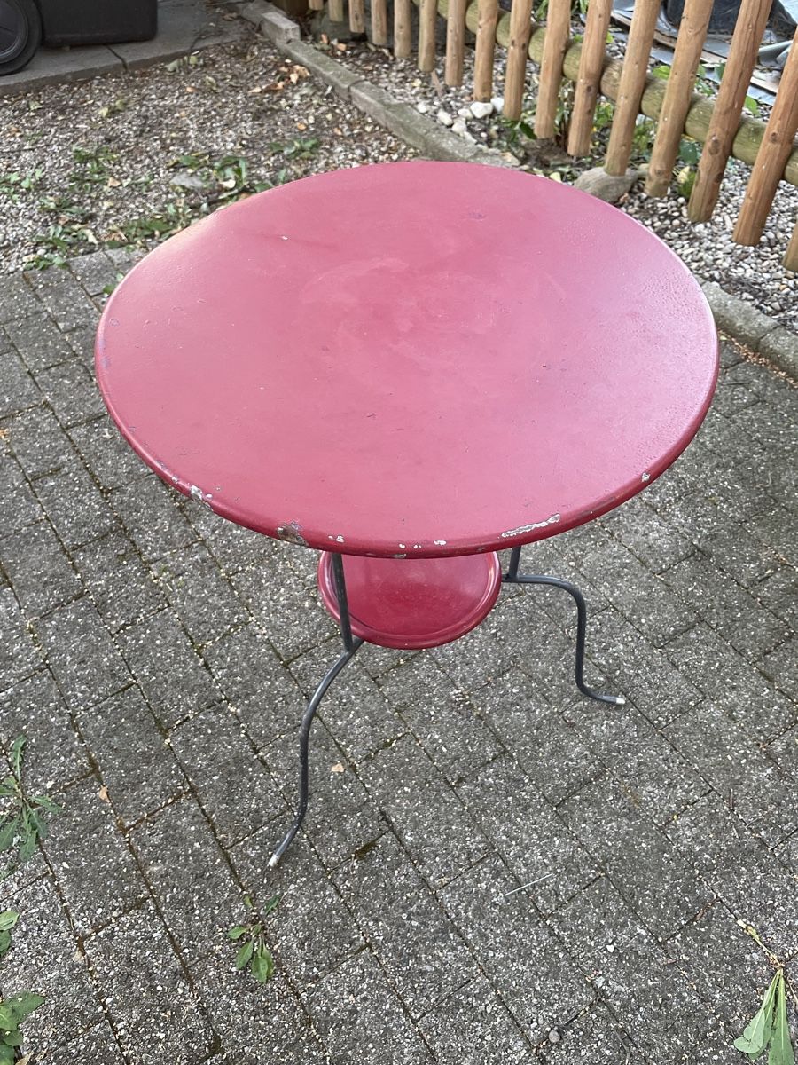 Tavoli: Bistrotisch / Gartentisch rot – Usato da Winterthur venduto da Kingori
