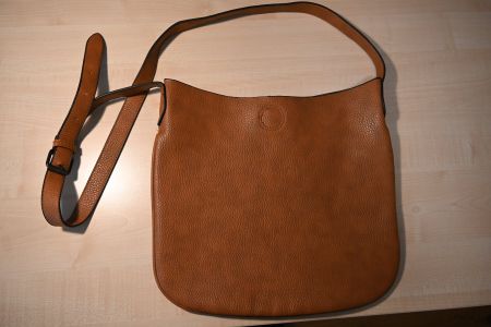 Cognacfarbene Kunstleder-Umhängetasche – schlicht & elegant