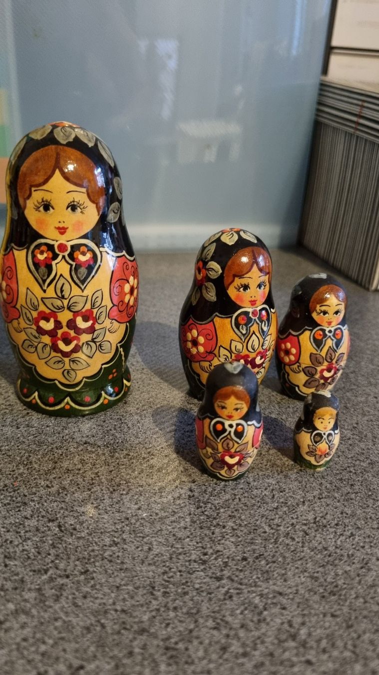 Figurines: poupée russe de 5 pièces – D'occasion à La Chaux-de-Fonds par mikilo1 1