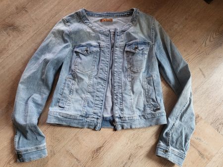 Jeansjacke, Grösse 36, hellblau, mit Strass-Details