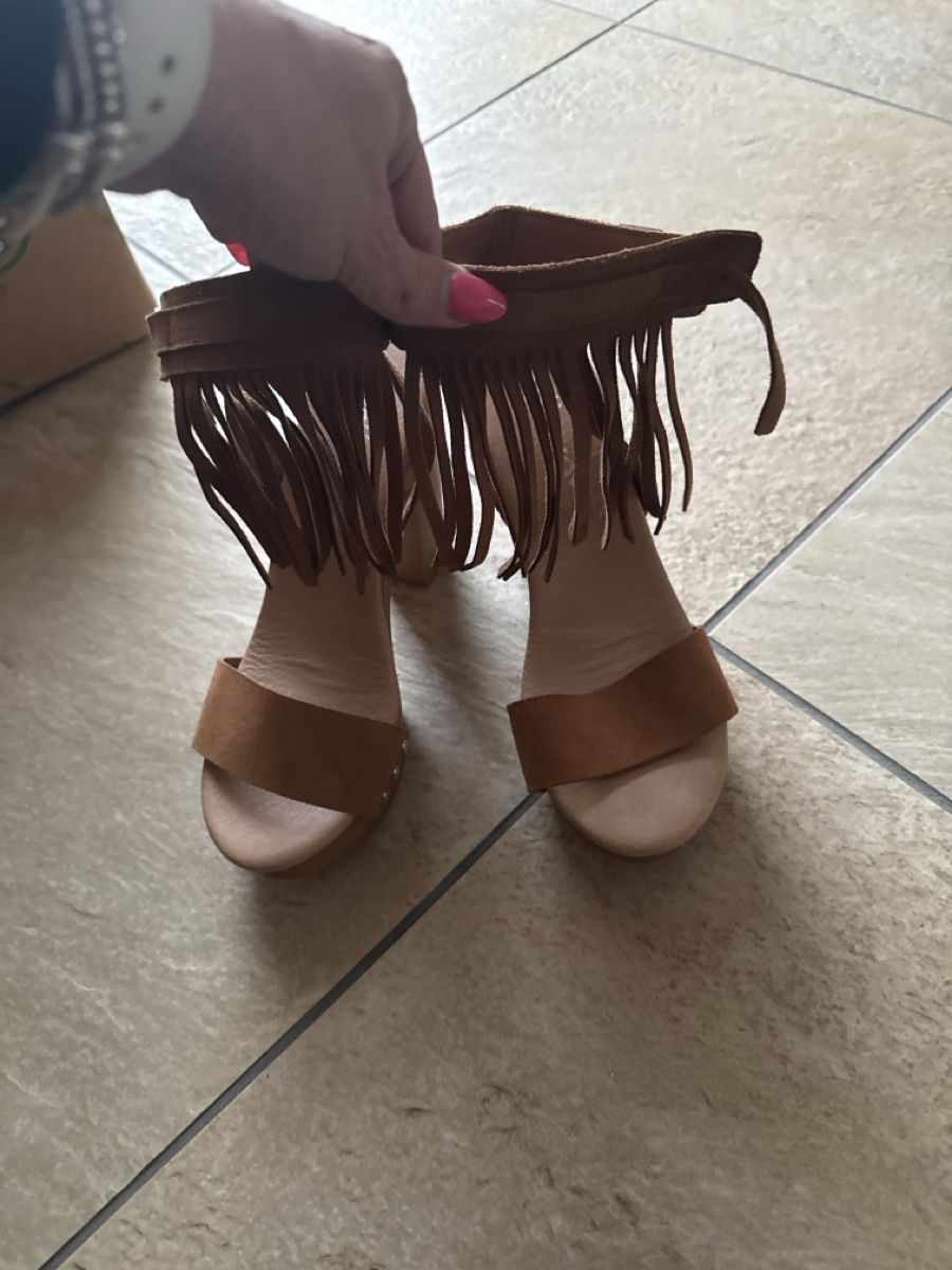 Scarpe da donna: Sommerschuhe Grösse 38 – Usato da Otelfingen venduto da Tommy112