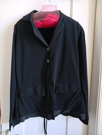 Tolle schwarze Jacke Zeitlos by Luana, schöne Details, Gr. 1