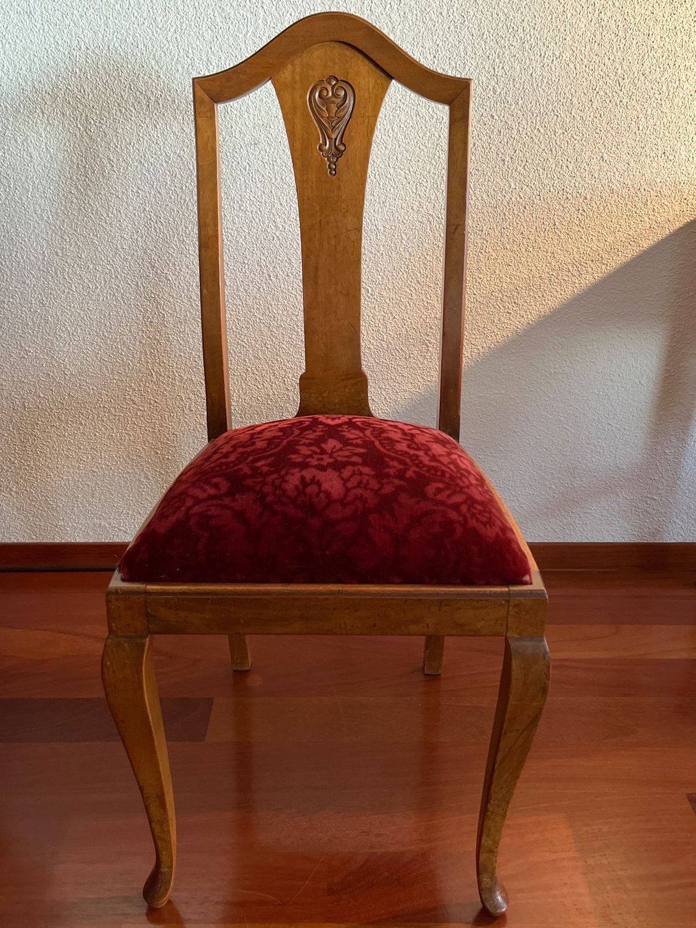 Sedie: Vintage Stuhl, Holz & Samt – Usato da Luzern venduto da Jiggy_8898