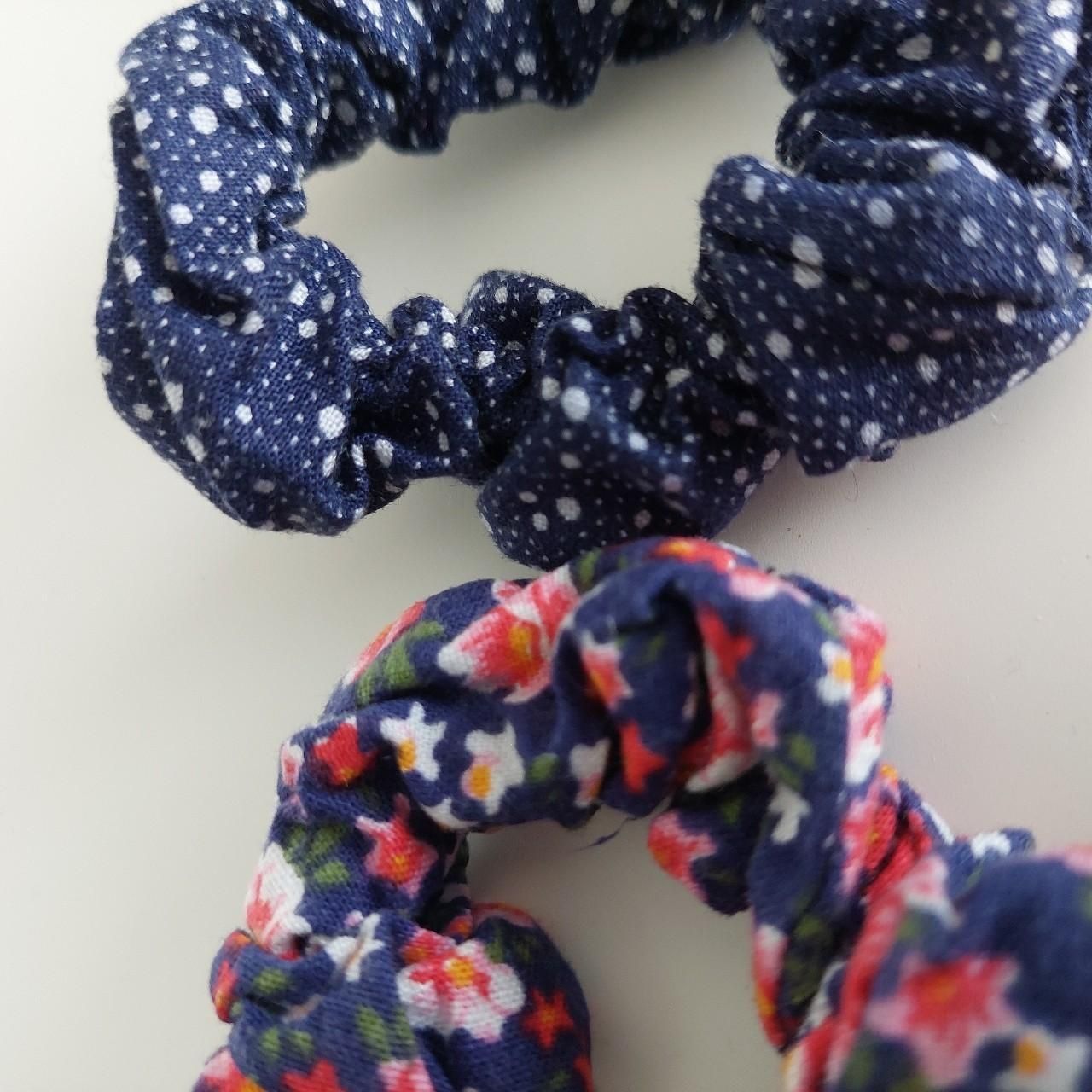 Accessori per capelli: 2 Scrunchies – Usato da Neftenbach venduto da Joyvdberg 1