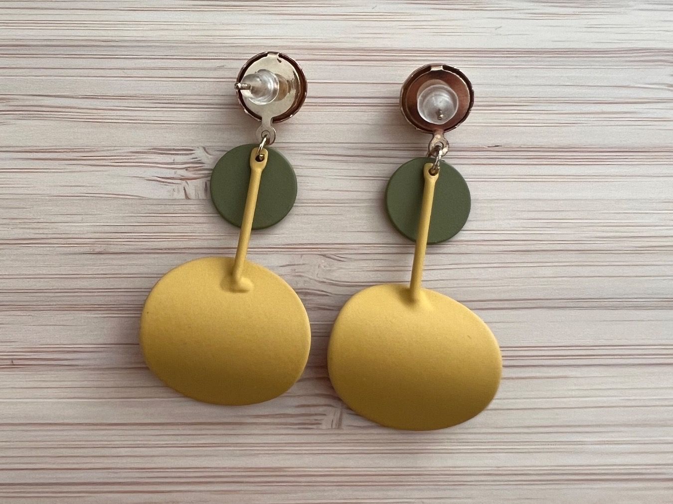 Orecchini pendenti & Orecchini a lobo: Yellow & green round drop earrings – Usato da Genève venduto da Ballpencase 1