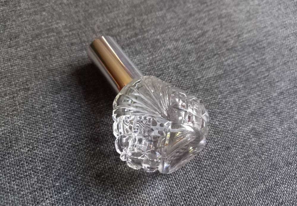 Jadeshay Retro-Parfümflasche Aus Glas – 80 Ml Mit Geschnitztem Muster, Langer Quaste & Zerstäuber – Elegante Wiederbefüllflasche Im Vintage-Look