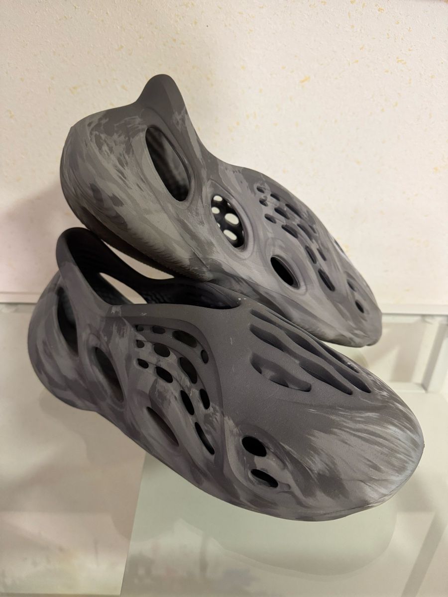 Adidas Herrenschuhe: Yeezy Foam – Neu (gemäss Beschreibung) aus Bonvillars von sachakv