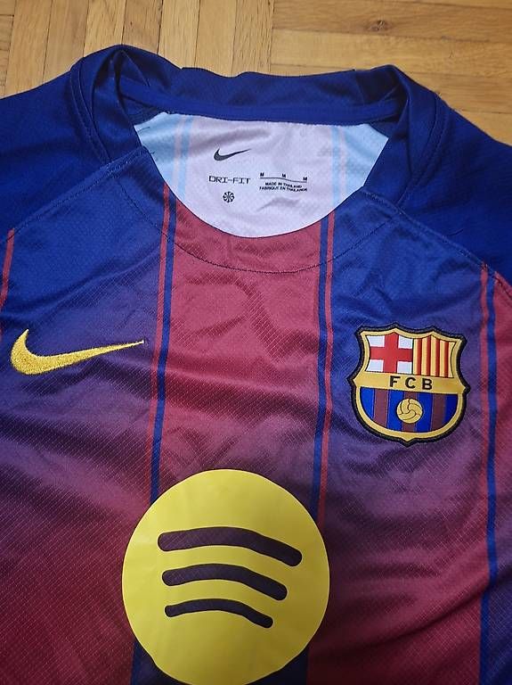 Leibchen & Hosen: Barcelona Trikot "Raphina 11" – Gebraucht aus Wetzikon ZH von cet_6fbf 3
