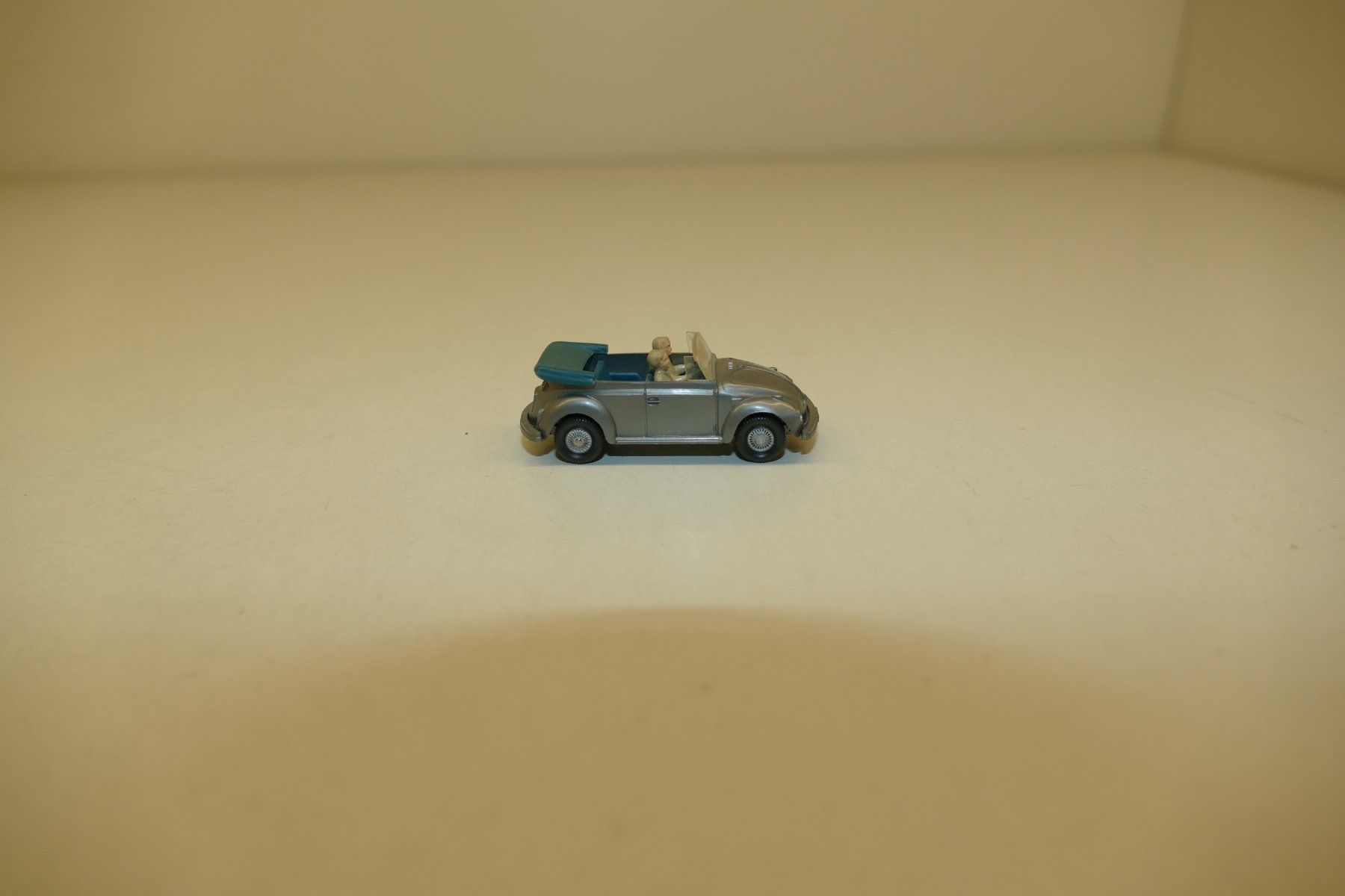 Wiking Modellini d'auto: Wiking 1:87: VW Käfer 1303 Cabrio – Usato da Niederhasli venduto da Flash32 3
