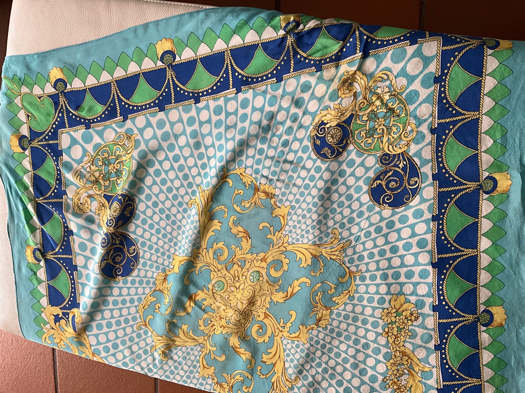 Foulard & Sciarpe: Seidenschal von Lucia – Usato da Wettingen venduto da Andres54 2