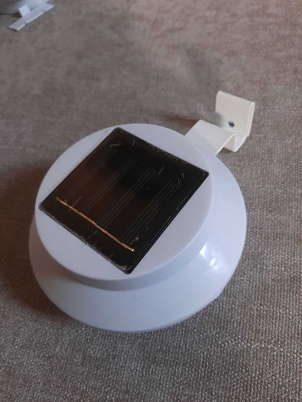 Lanterne: lanterne solaire avec support – Usato da Neuchâtel venduto da Budy.jul-5