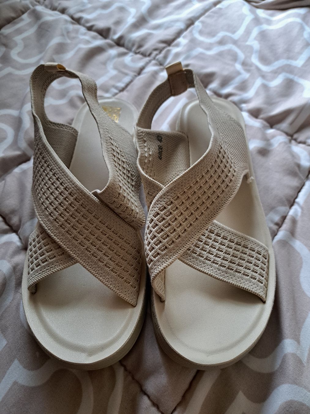 Scarpe da donna: Sommer-Sandalen Gr. 40 Beige bequem – Nuovo (secondo la descrizione) da Zufikon venduto da Dysundas 1