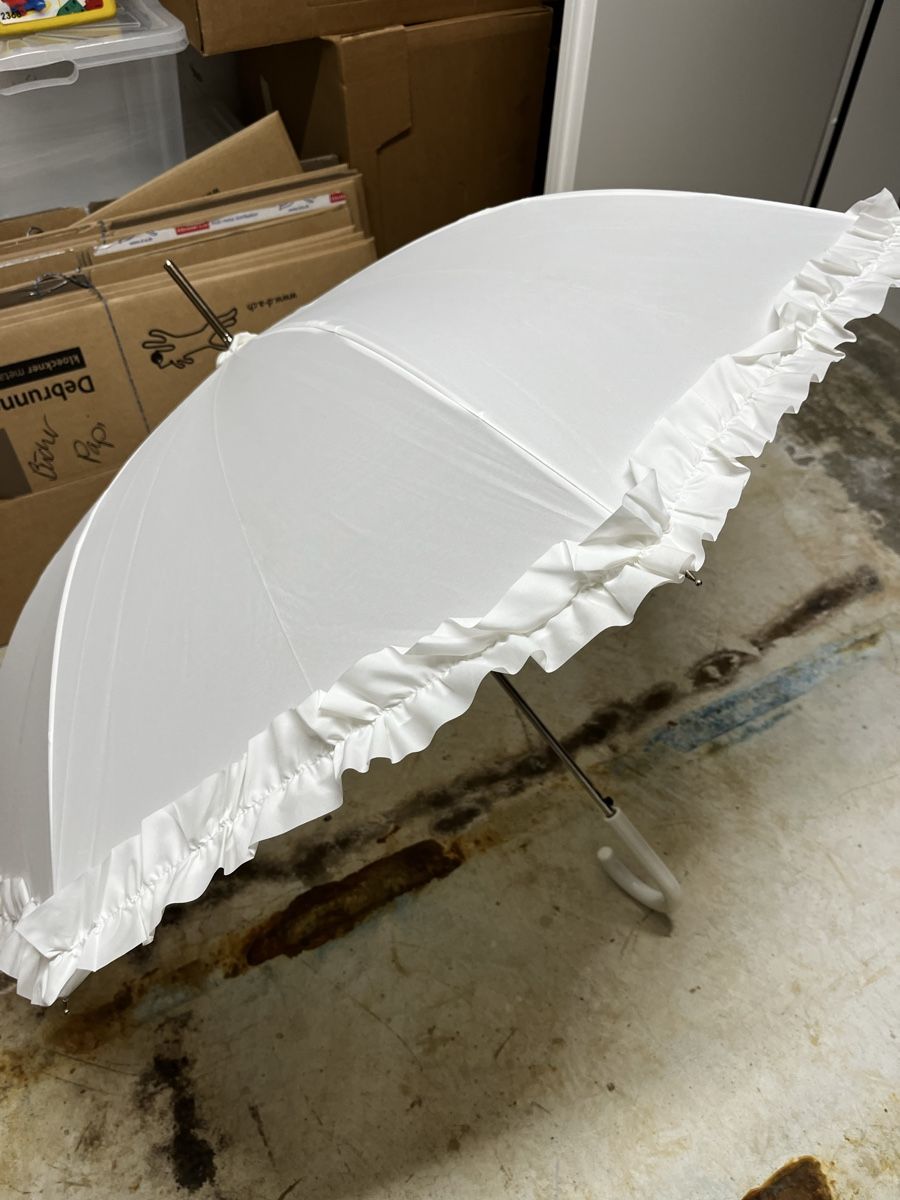 Regenschirme: Romantischer Regenschirm in cremeweiss – Gebraucht aus Heitenried von Rose510