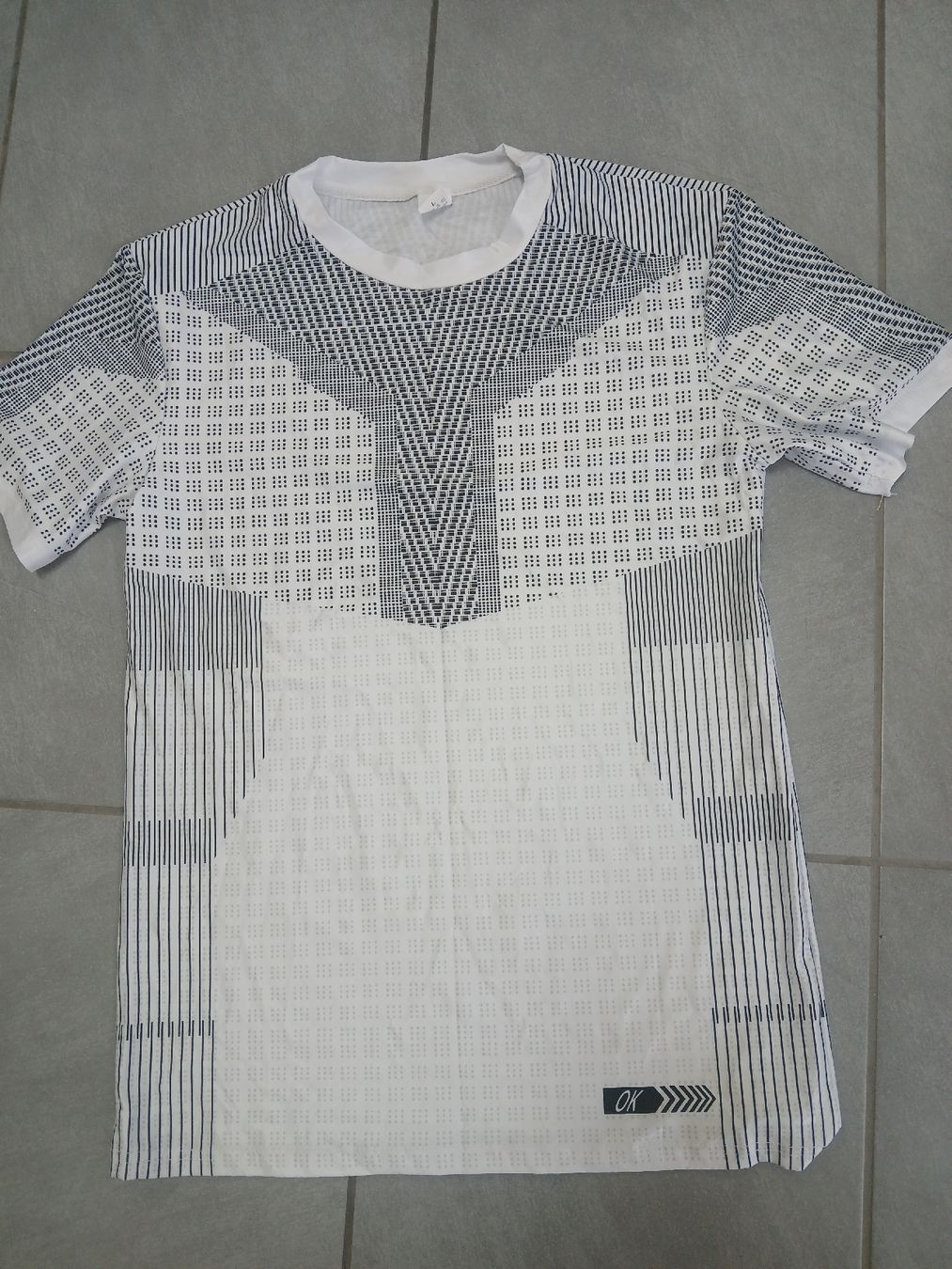T-shirt: ts sport – Nuovo (secondo la descrizione) da St-Cergue venduto da VeganWarrior